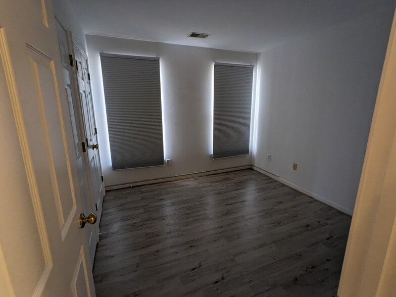 Building Photo - 13101 Briarcliff Ter