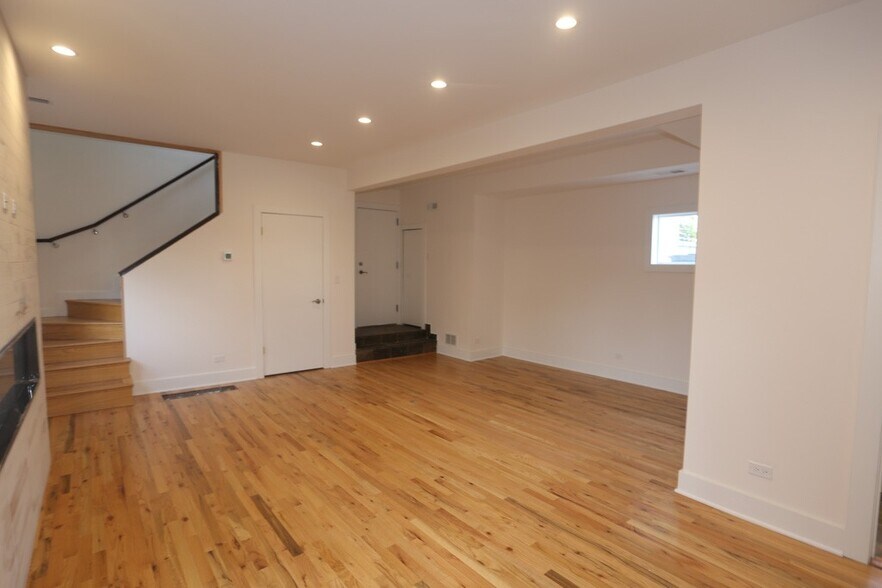 Building Photo - 1727 N Clybourn Ave