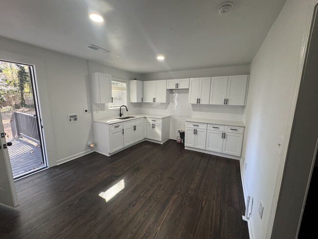 Building Photo - 2412 Forrest Park Rd SE