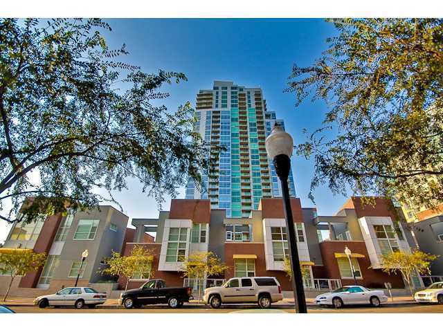 Building Photo - Gorgeous Downtown Condo with Spacious Floo...