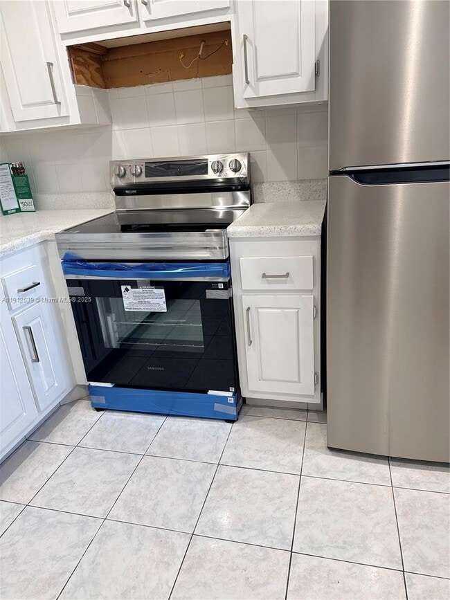 Building Photo - 320 NE 12th Ave