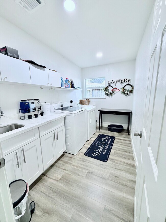 Building Photo - 7146 Bayou Forest Dr