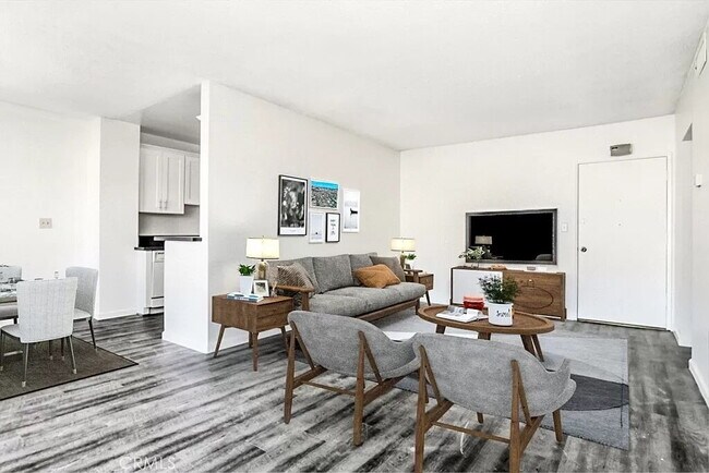 Building Photo - "Chic 1-Bed Oasis with Central Vacuum & Ha...