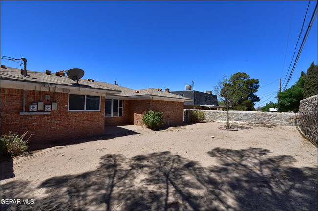 Building Photo - 6915 Pamlico Dr