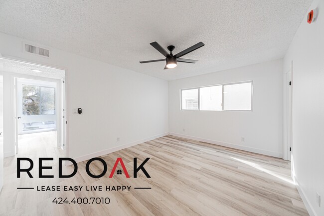 Building Photo - 9809 Regent St