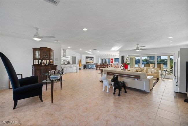 Building Photo - 319 Pirates Bight