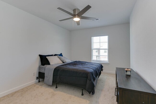 Building Photo - 2416 Trafton Pl