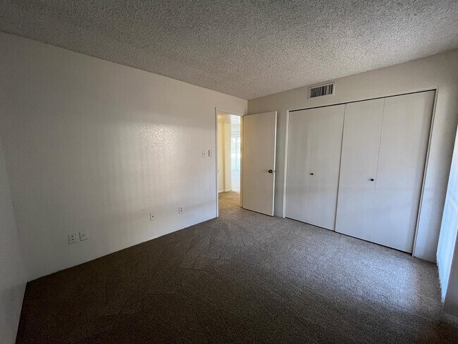 Building Photo - 11040 N 28th Dr