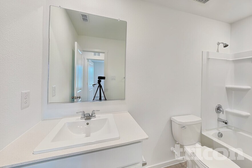 Building Photo - 10712 Cowhide Ln