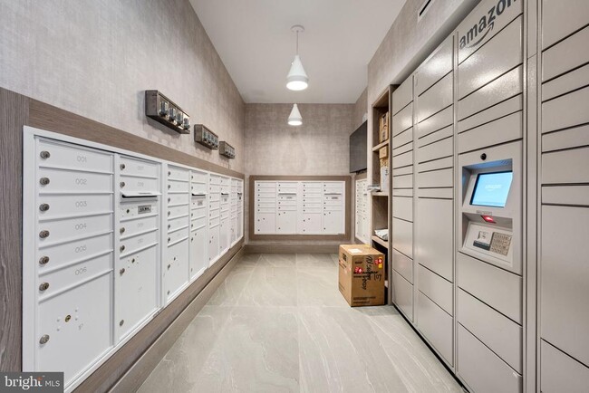 Building Photo - 701 Swann Ave