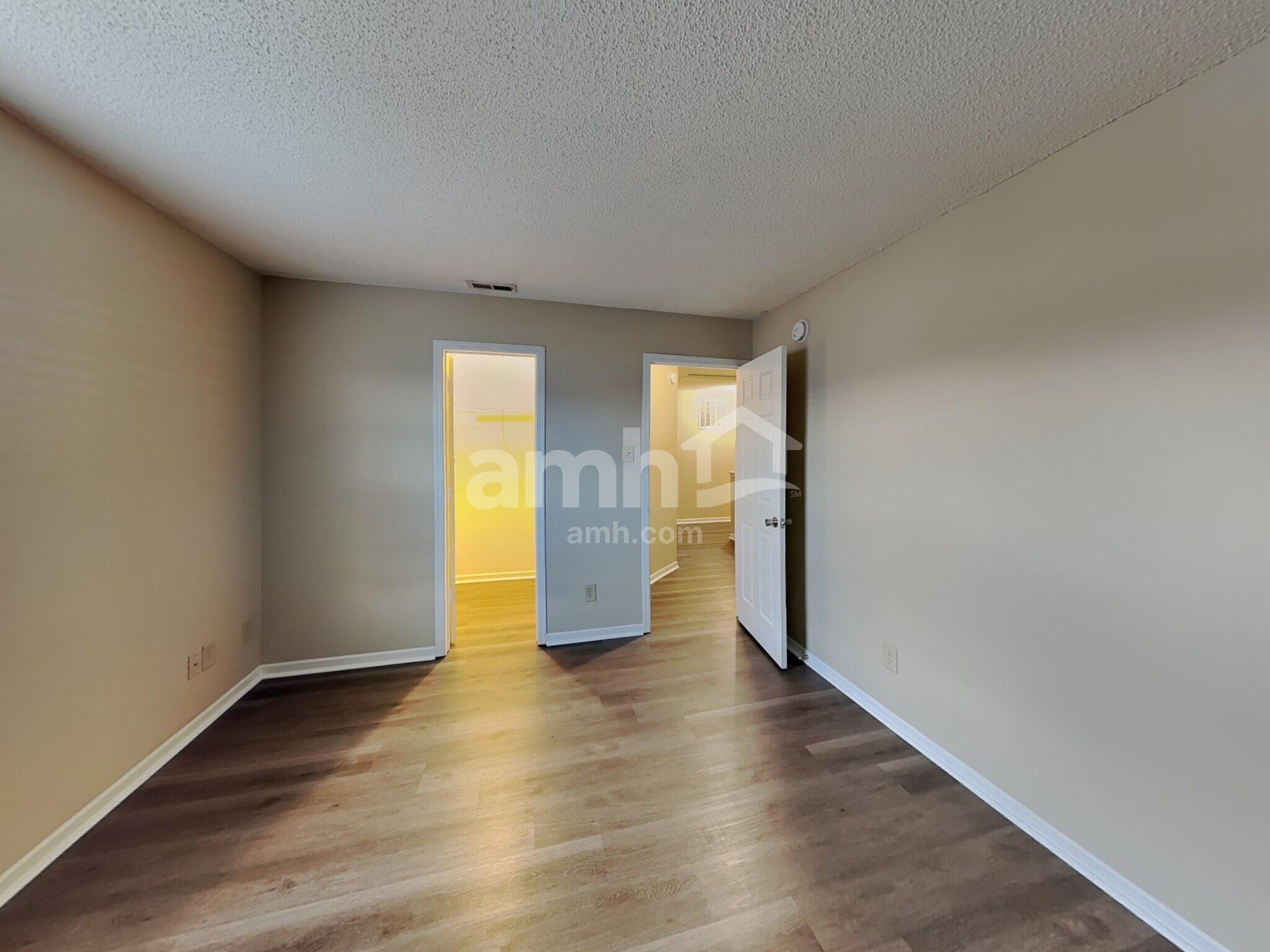 Building Photo - 10812 Parker Dr