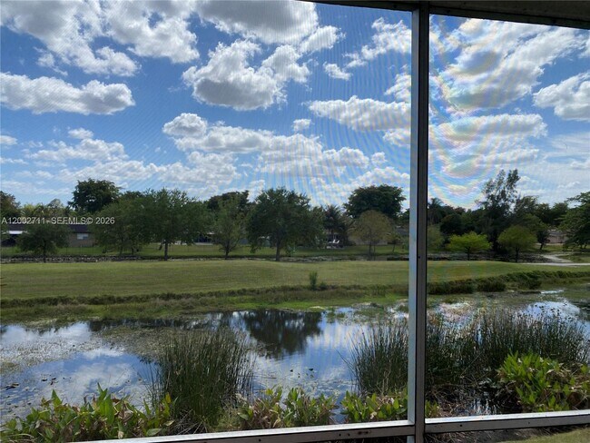 Building Photo - 2471 SW 82nd Ave