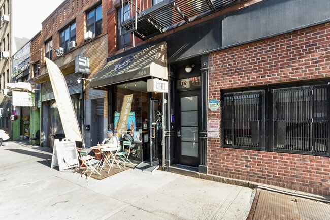 Building Photo - 515 W 47th St