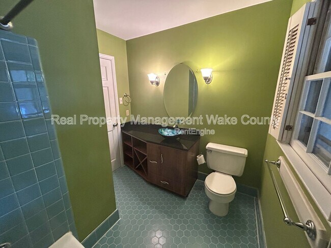 Building Photo - 4500 Connell Dr