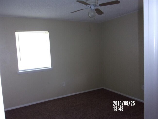 Building Photo - 605 SW 45th St