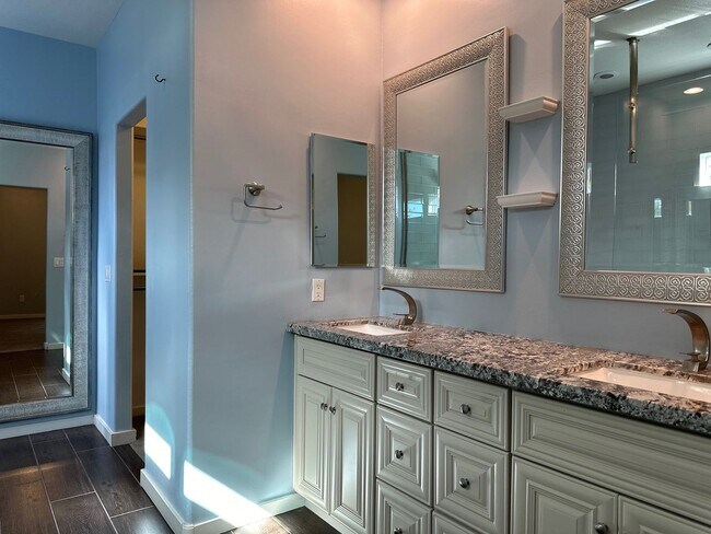 Building Photo - STUNNING 3 bed/2 bath remodel in Chandler ...