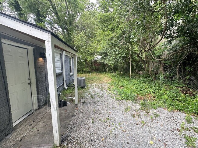 Building Photo - 520 Jasper St