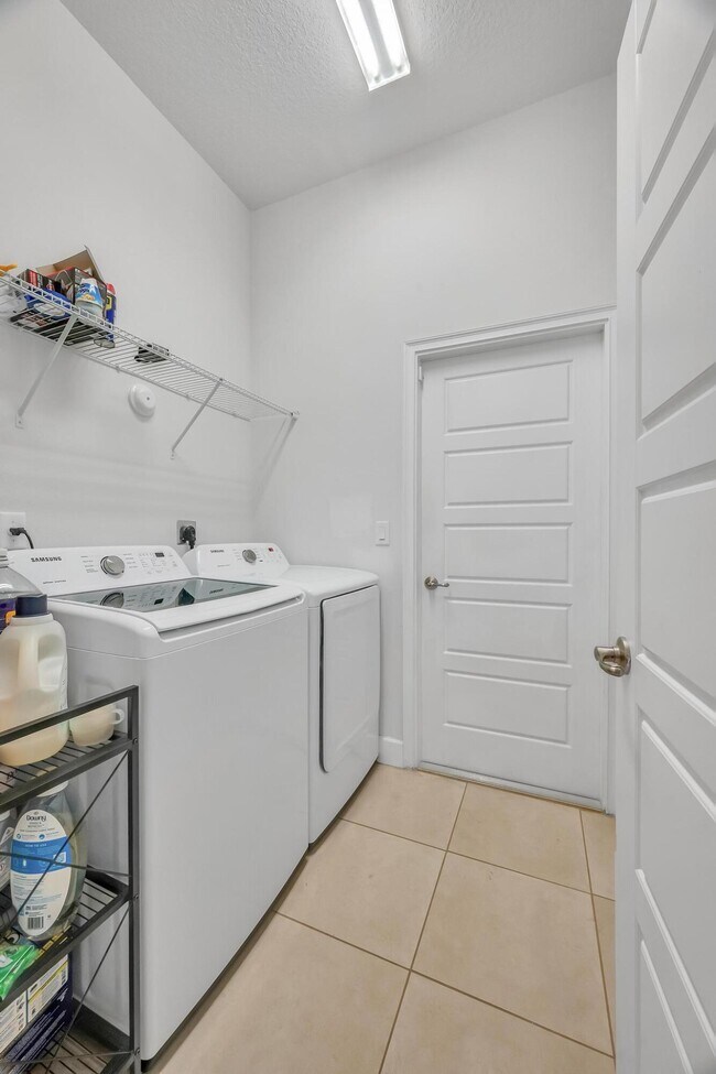 Building Photo - 5361 San Benedetto Pl