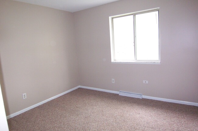 bedroom 3 - 4795 Lorraine Ave