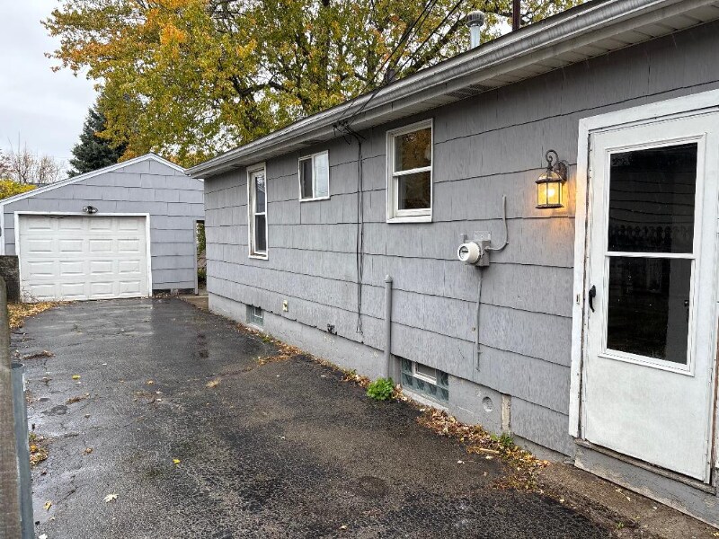 Building Photo - 190 Aurora Ave