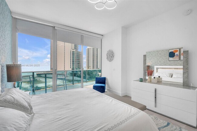 Building Photo - 17550 Collins Ave