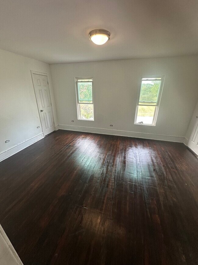 Building Photo - 746 N Schuyler Ave