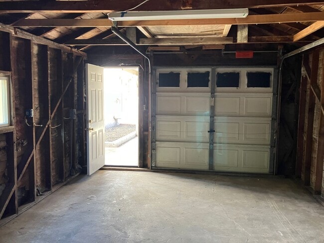 Building Photo - 2037 Miller Ave