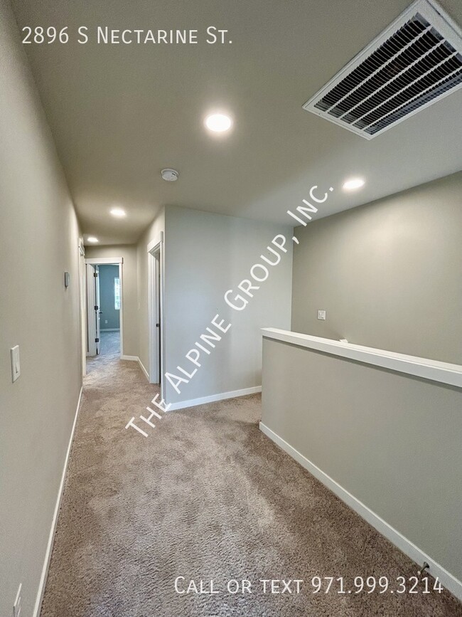 Building Photo - Cornelius Townhome - HALF OFF First Month!