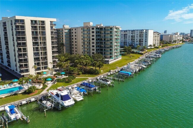 Building Photo - 690 Island Way