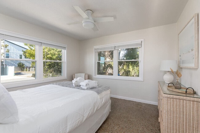 Building Photo - 217 Carol Pl