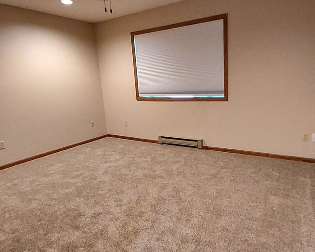 Building Photo - Nice 2 Bedroom 2 Bathroom Townhome in Some...