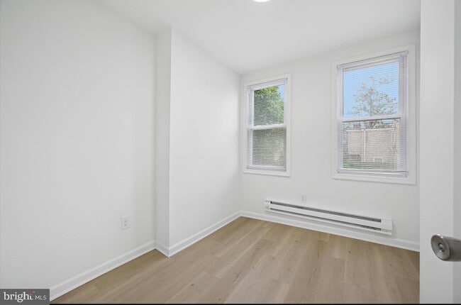 Building Photo - 887 N 46th St