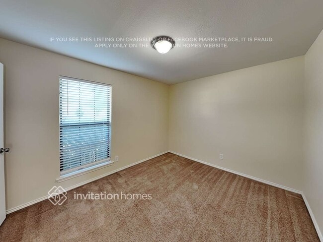 Building Photo - 1229 N Creek Dr