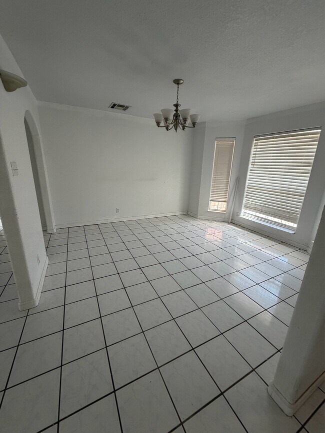 Building Photo - 12741 Bunyan Way