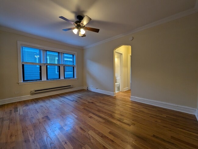 Building Photo - 4735 N Hermitage Ave