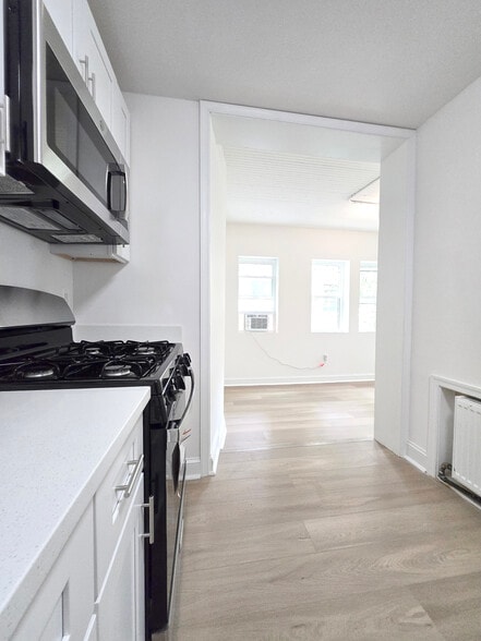 Building Photo - 4526 Avondale St