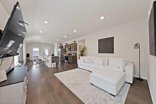 Building Photo - 2117 Ocelot St