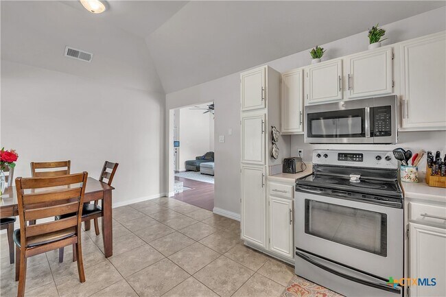 Building Photo - 1417 Ridgeway Dr