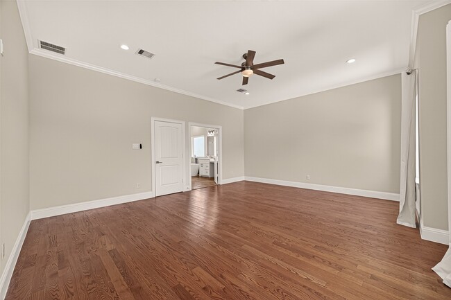 Building Photo - 2211 Silverbonnet St