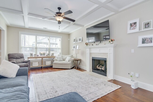 Building Photo - Gorgeous 5-Bedroom 3.5 Bath Home