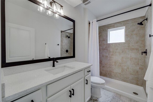 Building Photo - 1933 W Chestnut St