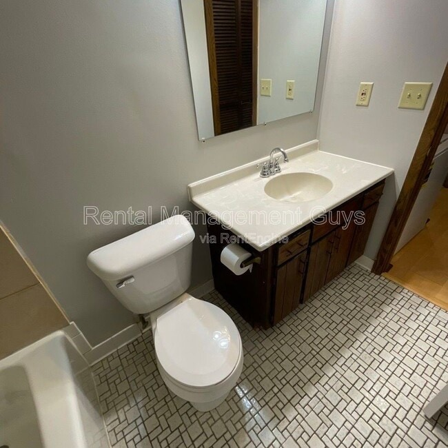 Building Photo - 8693 Maplebrook Pkwy N