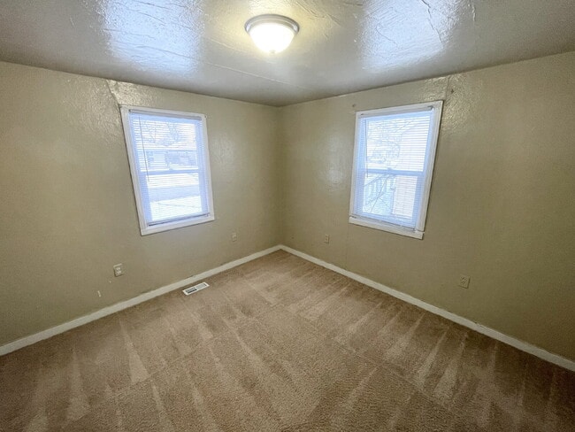 Building Photo - Westside 2BR House