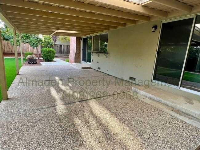 Building Photo - 1278 Oakglen Way