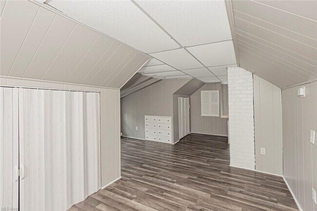 Building Photo - Lakefront 4-Bedroom Home for Rent in Euclid, OH