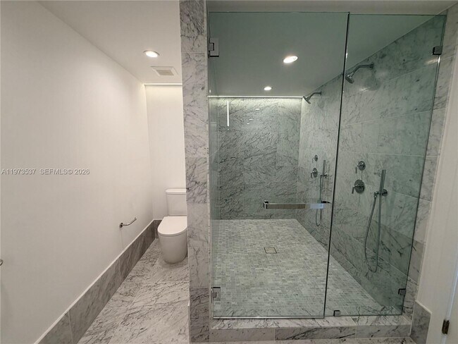 Building Photo - 9201 E Bay Harbor Dr