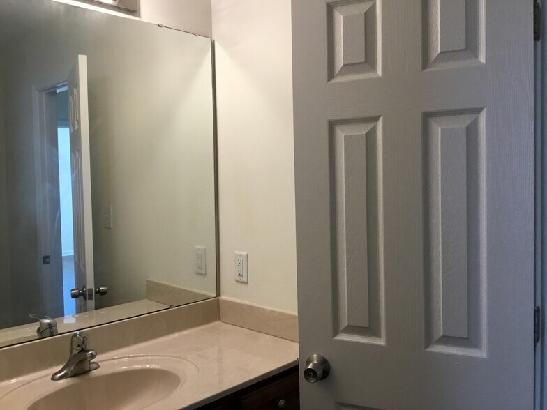 Building Photo - 2321 King Malcolm Ln