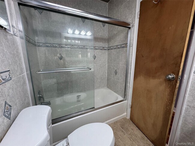 Building Photo - 74-09 85th Rd