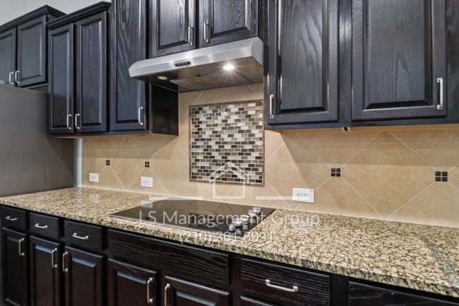 Building Photo - 1041 Water Oak