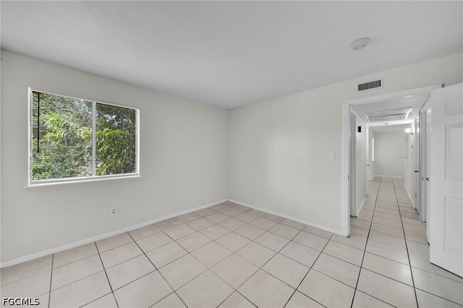 Building Photo - 2885 Winkler Ave
